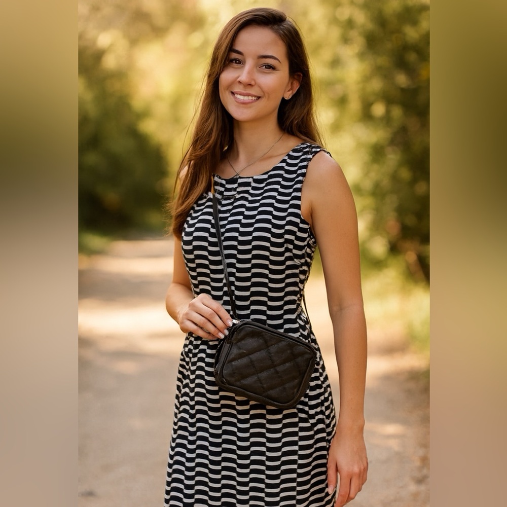 Liz Claiborne Black and White Wave Midi Dress